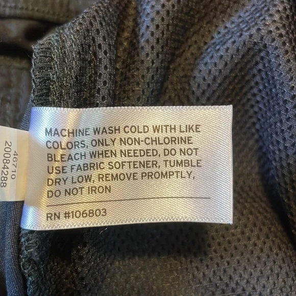 Duluth Trading Co Dry on the Fly Improved Capris - Black - Picture 15 of 16